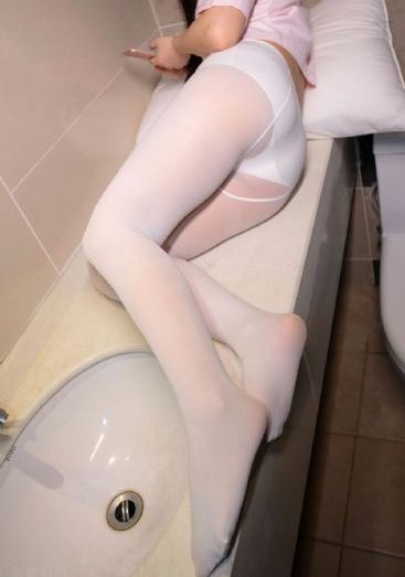 独自在夜晚的海边