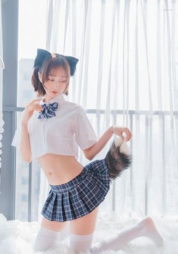 年轻的邻居的阿5