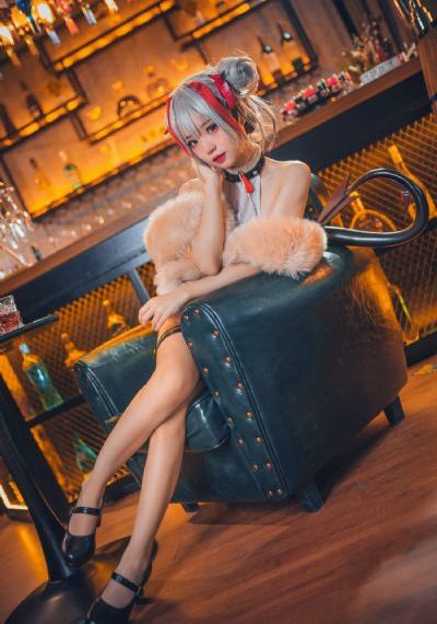 胸大的女大学生