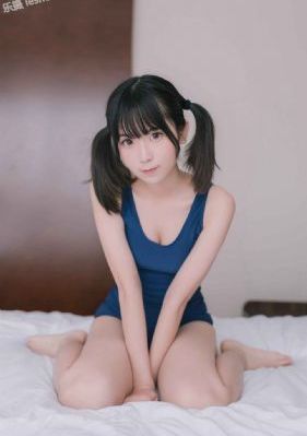 男生一边吃胸一边摸屁股视频