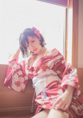 年轻女秘书